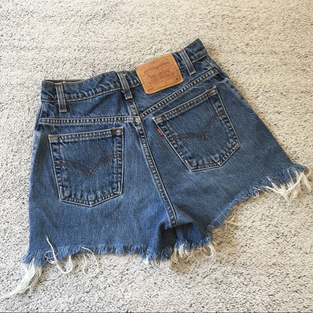 Vintage 550 Distressed Levi’s Denim Shorts